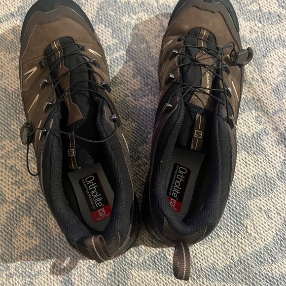 Salomon men’s hiking shoes - brand new worn once. - Picture 3 of 4